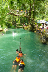 Asien, Laos, Binnenstaat, Südostasien, Indochinesische Halbinsel, Kinder spielen im Nam Xong Fluss, Vang Vieng, Asien, Laos, Binnenstaat, Südostasien, Indochinesische Halbinsel, Kinder spielen im Nam Xong Fluss, Vang Vieng,